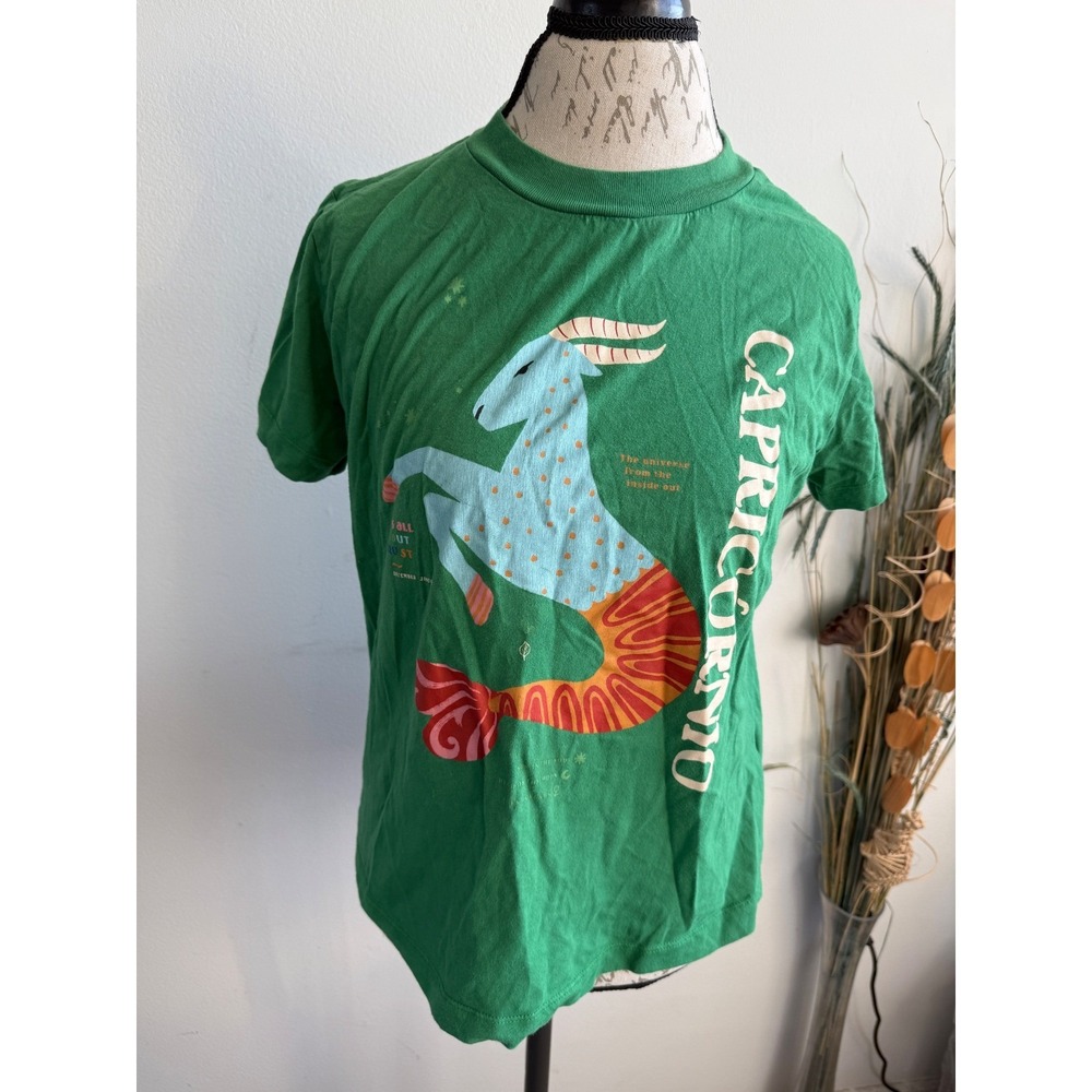 Farm Rio Green Capricornio Zodiac Graphic T-Shirt‎ Womens Small 100% Cotton